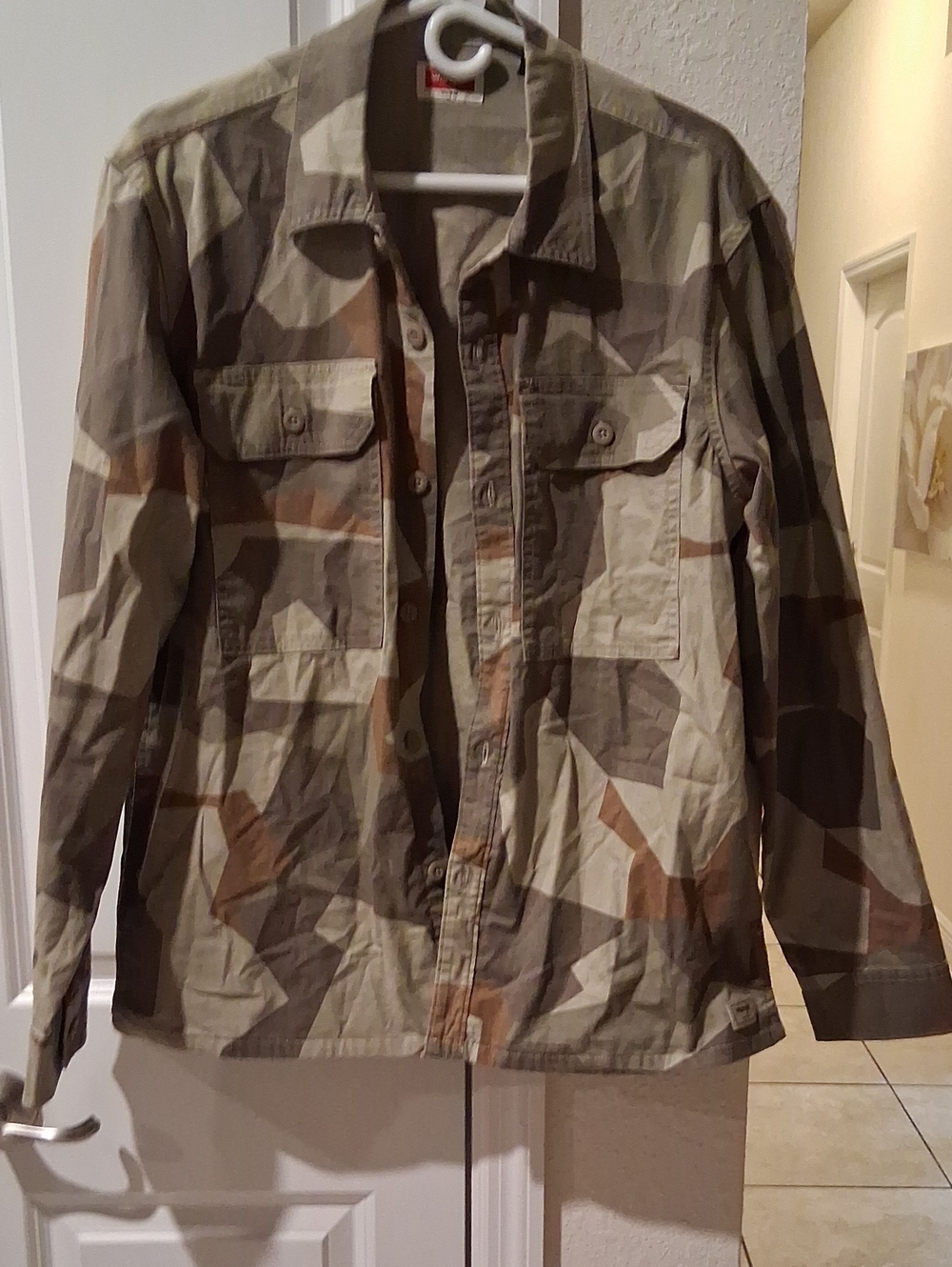 Wrangler Men's Camouflage Field Jacket in Brown and Green